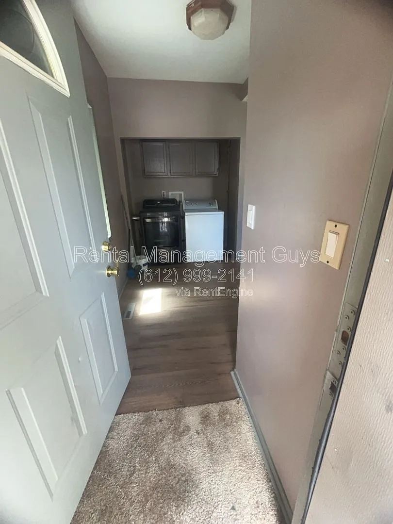 3 bed, 1.0 bath, $1,700 — Photo 4