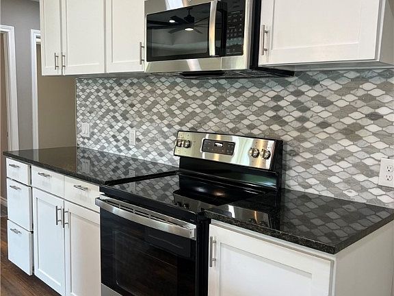 4th image of 709 W Evans St