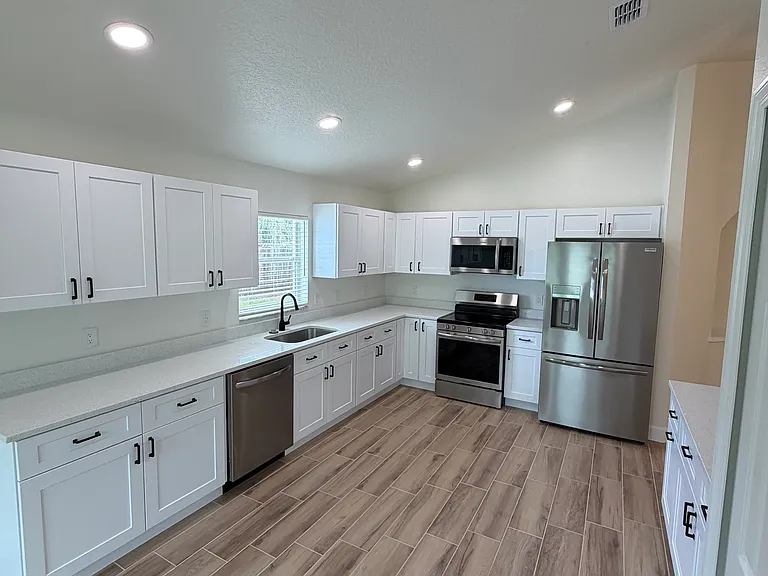 2921 Blackburn Ave — Photo 4