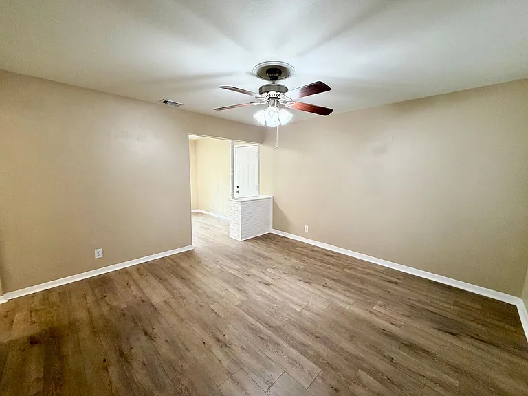 320 S Rita St — Photo 2