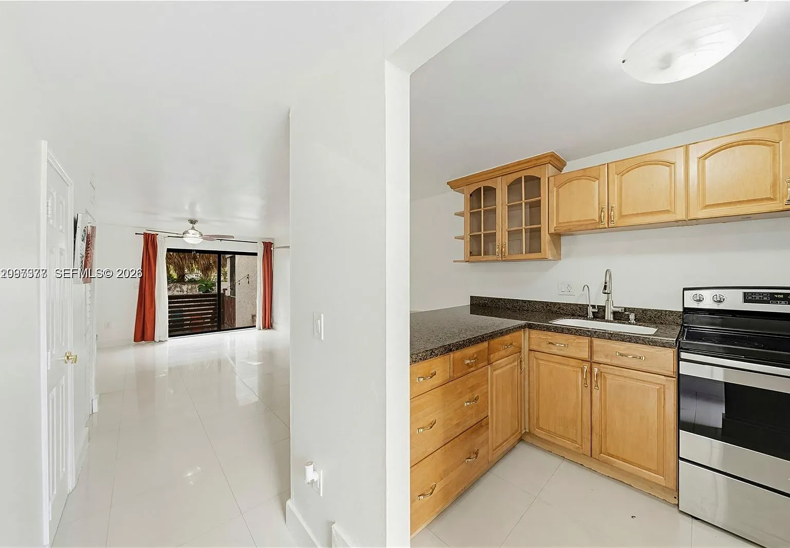River Club Townhouse Cond — Photo 1