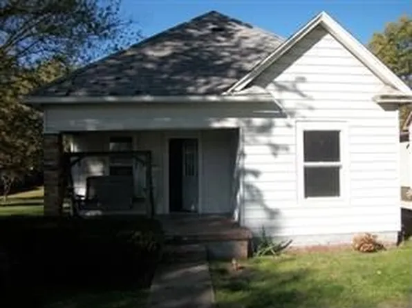 1360 N 9th St, Clinton, IN 47842