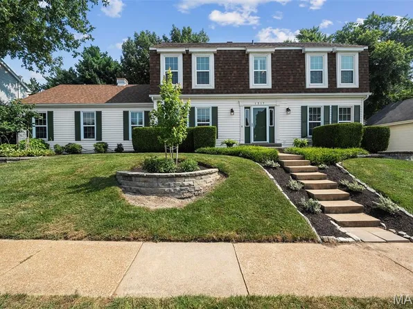 1217 Du Motier Dr, Ballwin, MO 63011