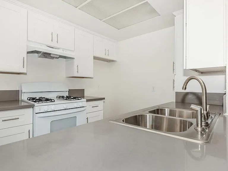 Woodglen Apartment Homes — Photo 58