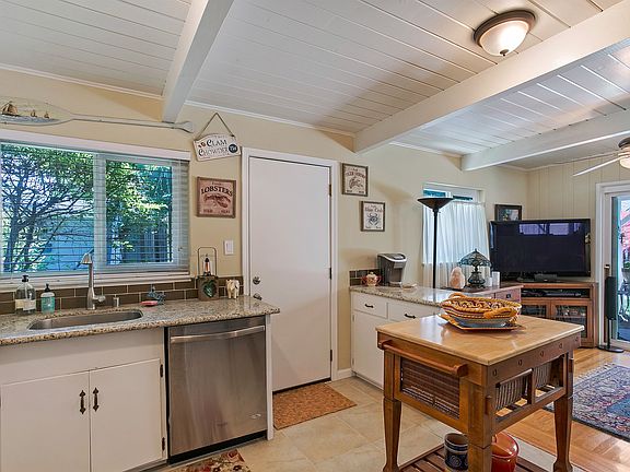 4th image of 2308 Lansing Way
