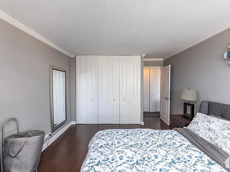 1460 N Sandburg Ter #2510 — Photo 1