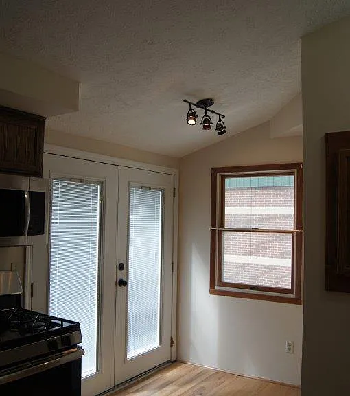 218 E Smith Rd — Photo 8