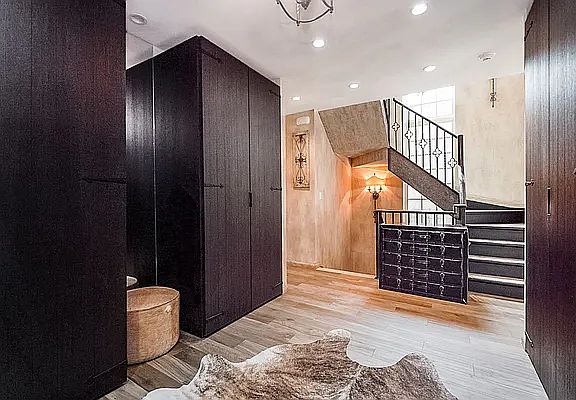 5th image of 211 Beaumont St