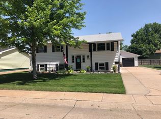 804 E 36th St, Kearney, NE 68847