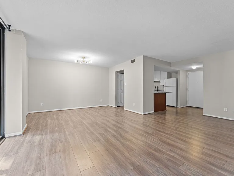 4 Monroe St #308 — Photo 5