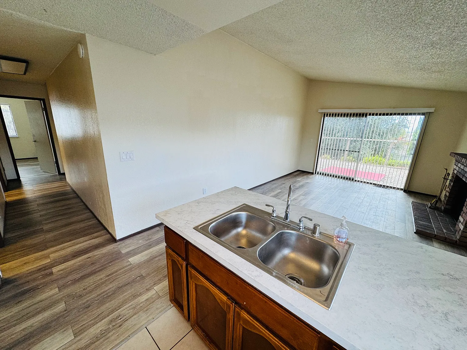 4 bed, 1600 sqft, $3,300 — Photo 4