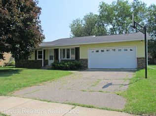 5725 Newhaven Dr, Portage, MI 49024