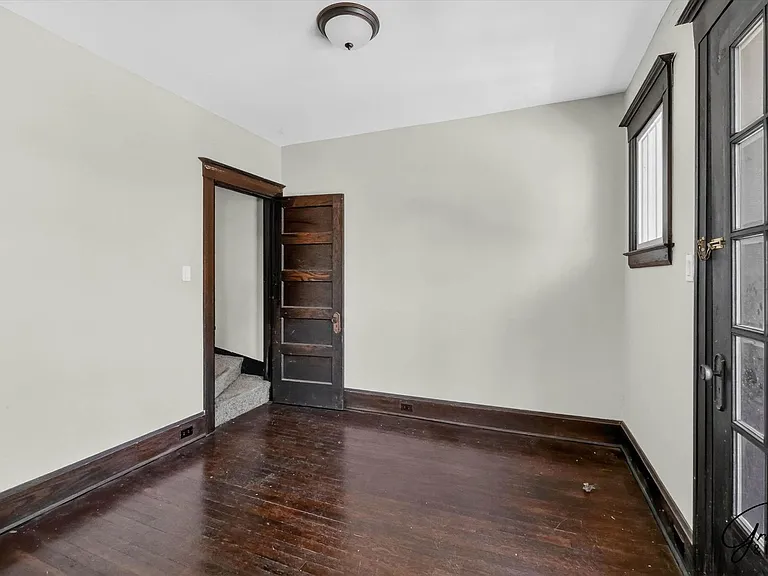 1923 W Bethune - James Landy — Photo 8