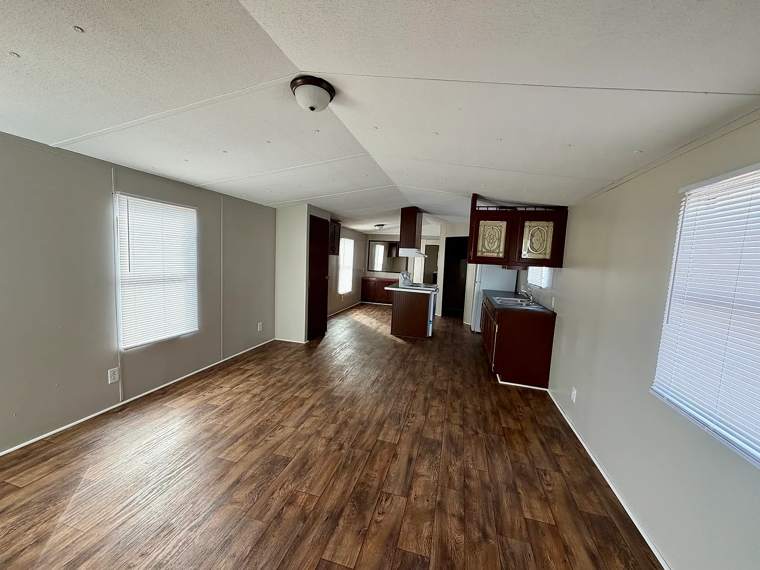 3 bed, $995 — Photo 2