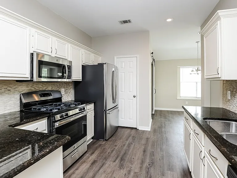 611 Inglewood Ct — Photo 9