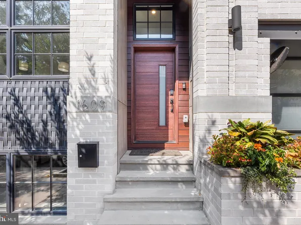 1609 Montrose St, Philadelphia, PA 19146