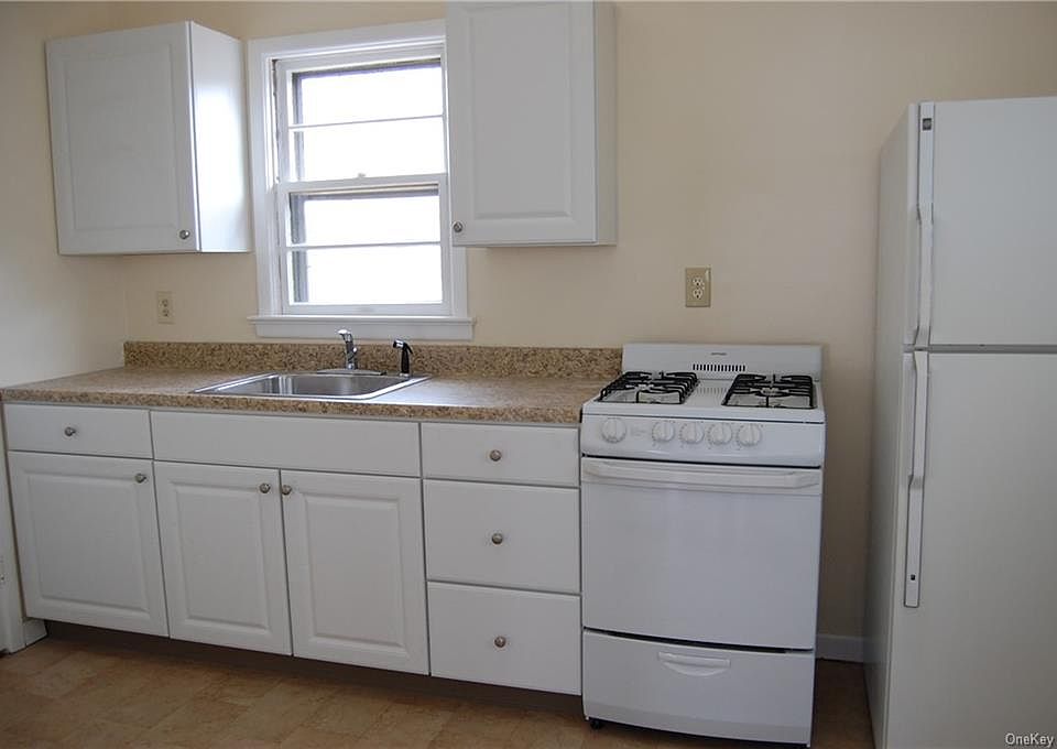 2nd image of 198 Flax Hill Rd APT 12A