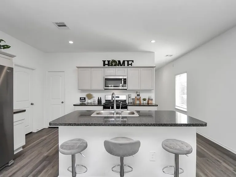 5227 Castlebury Meadows Dr — Photo 3