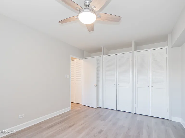 4970 N Marine Dr — Photo 11