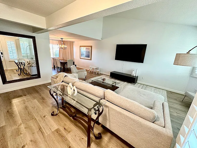 749 E Avenue J9 — Photo 31