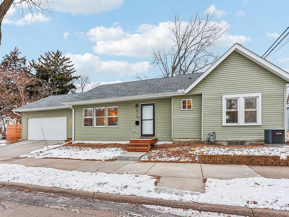 1st image of 812 36th Ave N