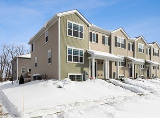 2440 Aurora Dr, Hampshire, IL 60140