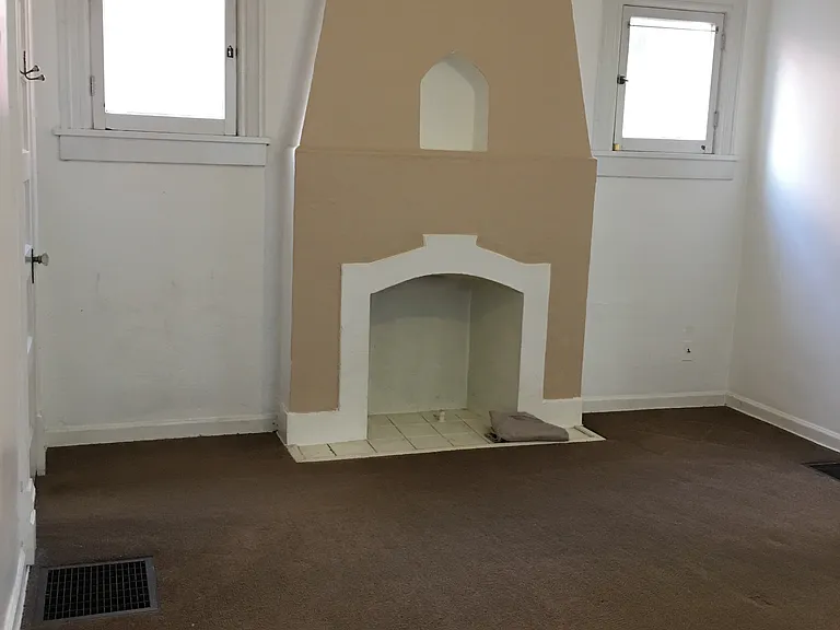 149 S Corona St — Photo 7