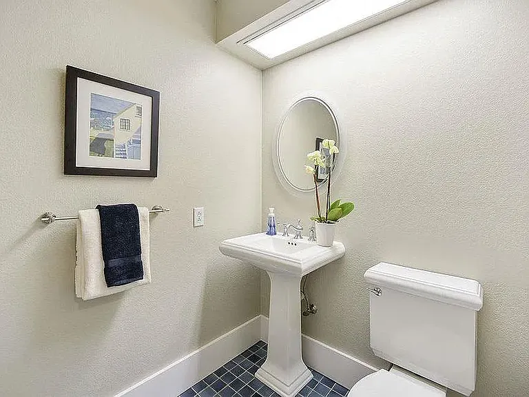 552 Centre Ct — Photo 7