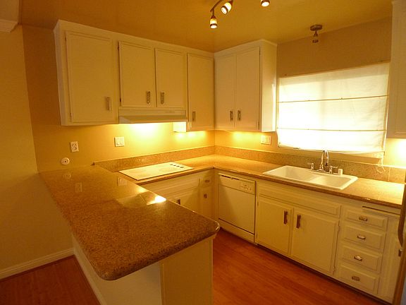 3rd image of 14144 Burbank Blvd Unit 4