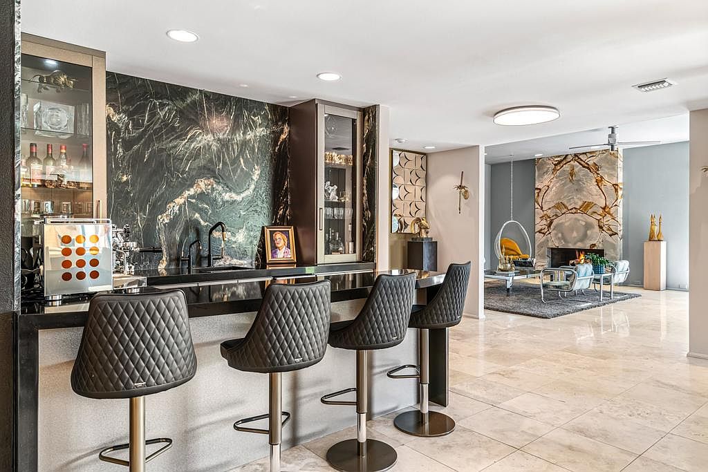 8 Dartmouth Dr
