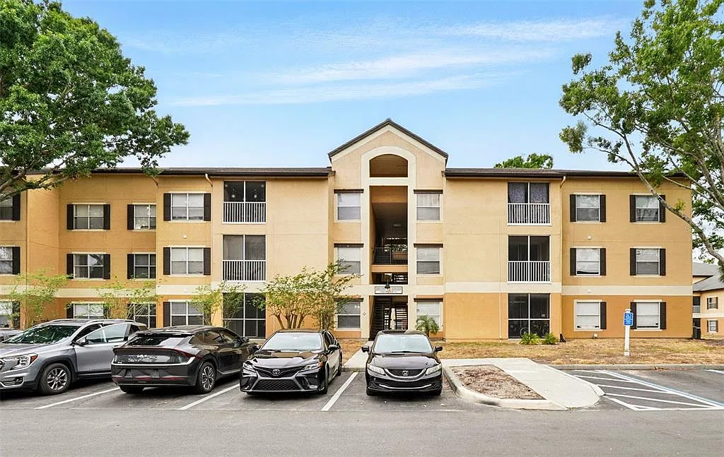 3 bed, 2.0 bath, 1193 sqft, $2,200 — Photo 1