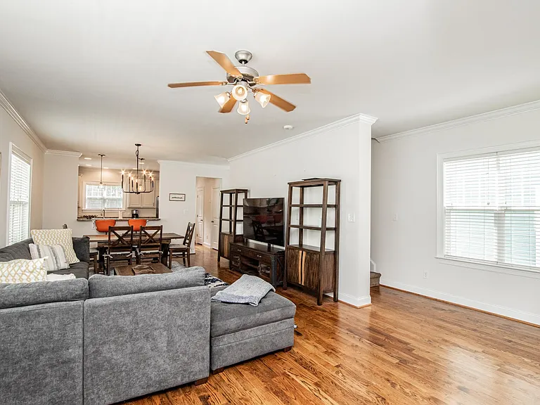 315 Woodvale Pl — Photo 6