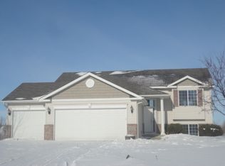 2274 Coldwater Xing, Mayer, MN 55360