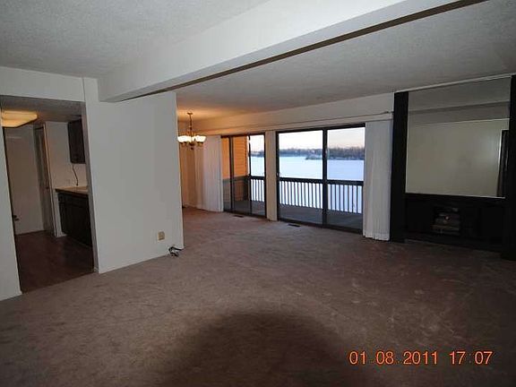 2nd image of 820 Cliffs Dr APT 205E