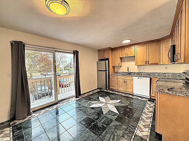88 Belmont St #88 — Photo 4
