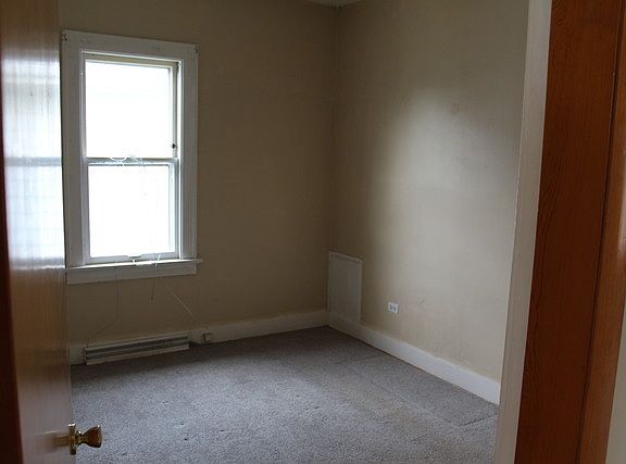 4th image of 561 Gordon Ave