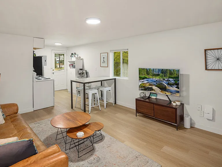 1015 Madison Ave — Photo 1