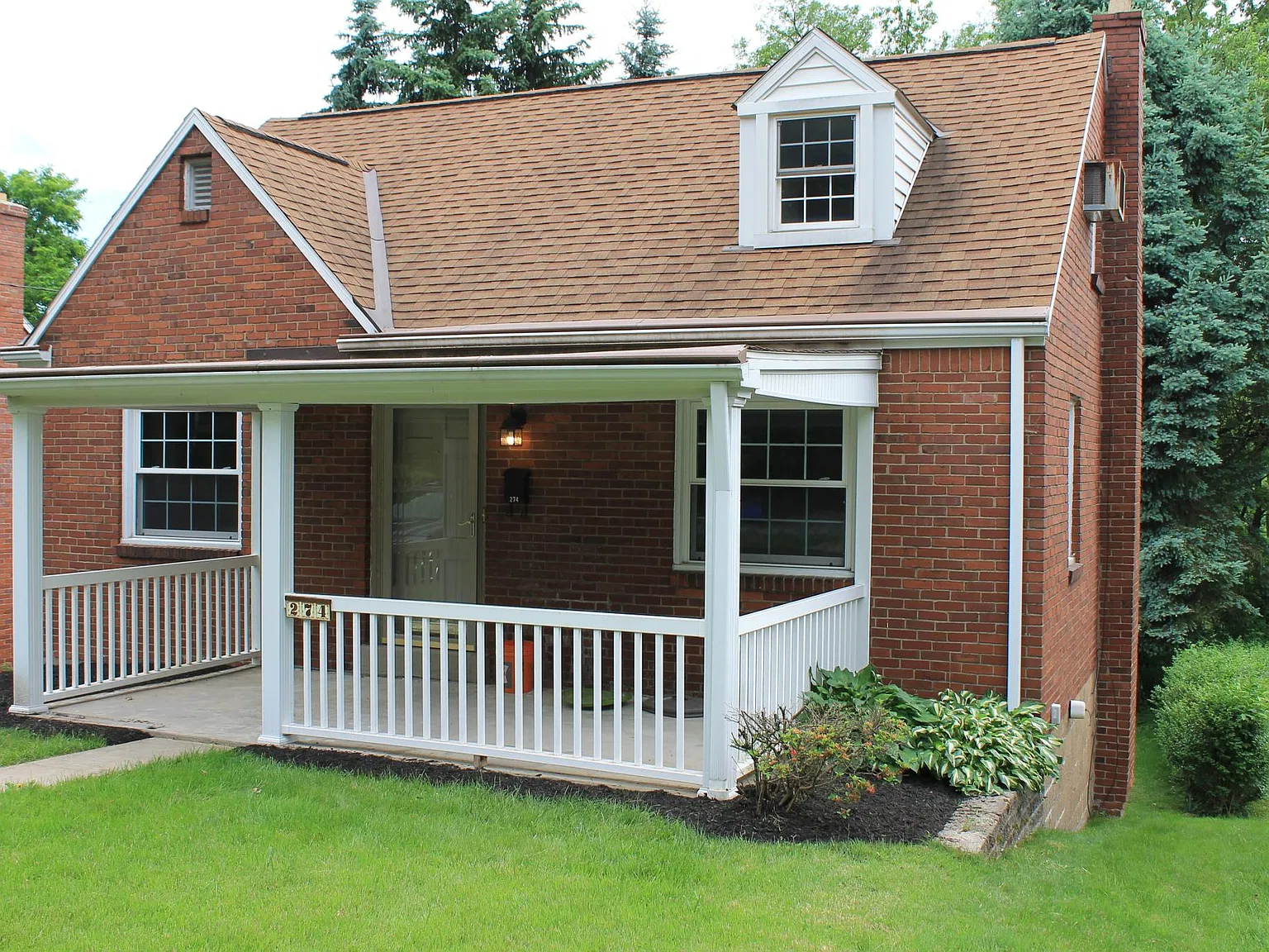 274 Barclay Ave — Photo 1