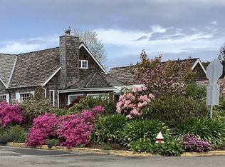 640 8th St SW, Bandon, OR 97411
