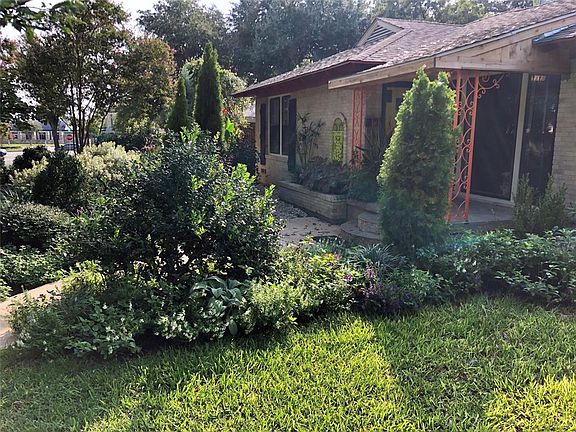 2nd image of 1404 Melody Ln