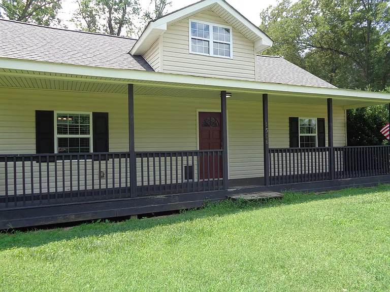 1506 Old Hollow Rd — Photo 2