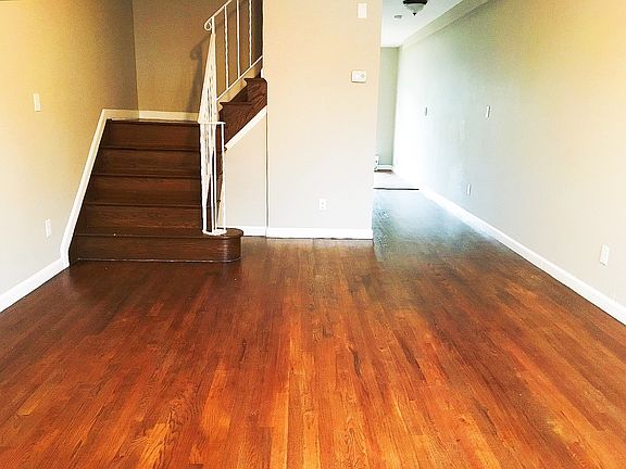3rd image of 526 Targee St