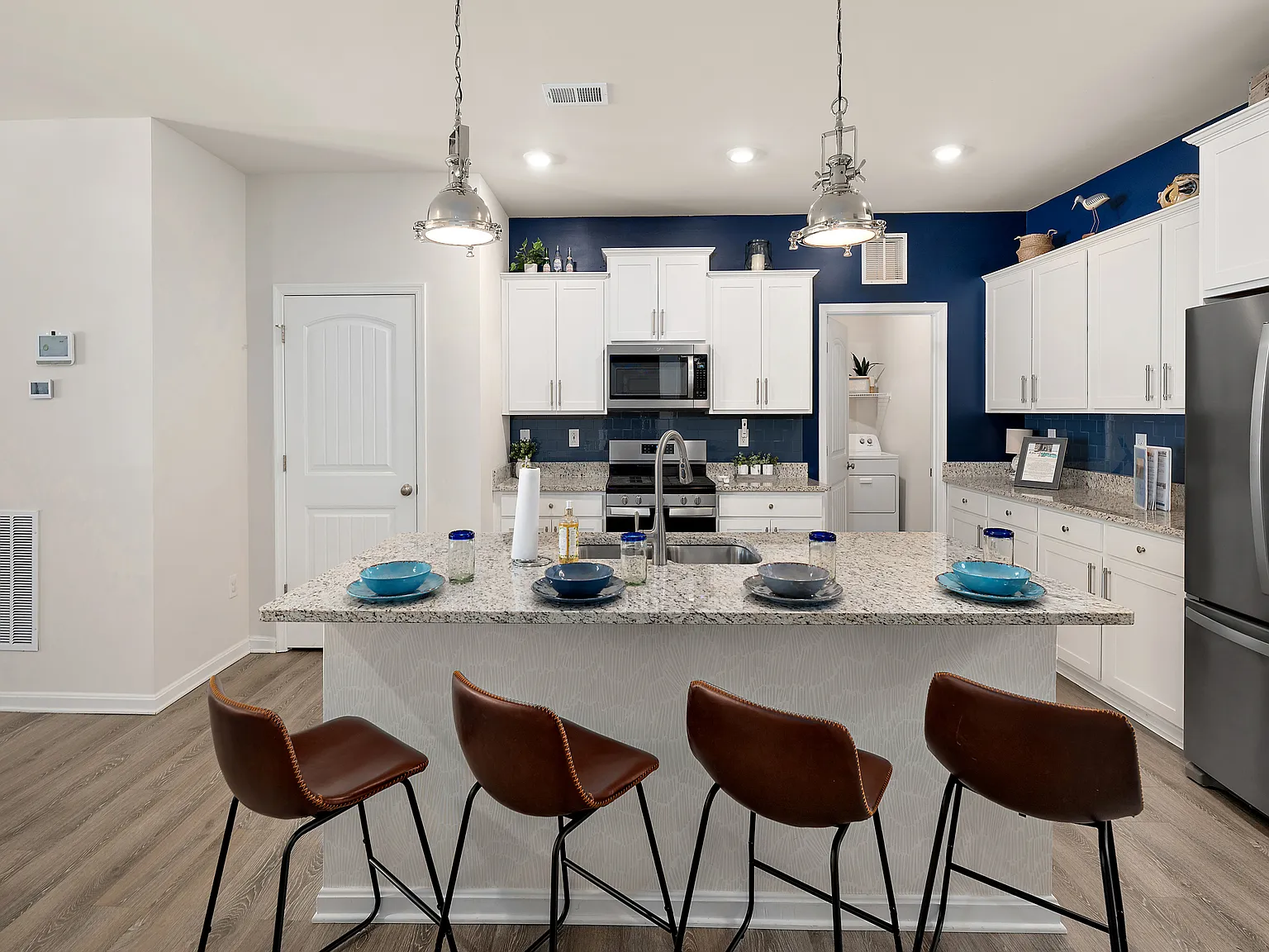 3 bed, 2473 sqft, $2,000 — Photo 3