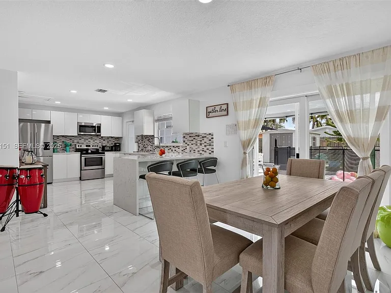 5770 NE 18th Ave — Photo 7