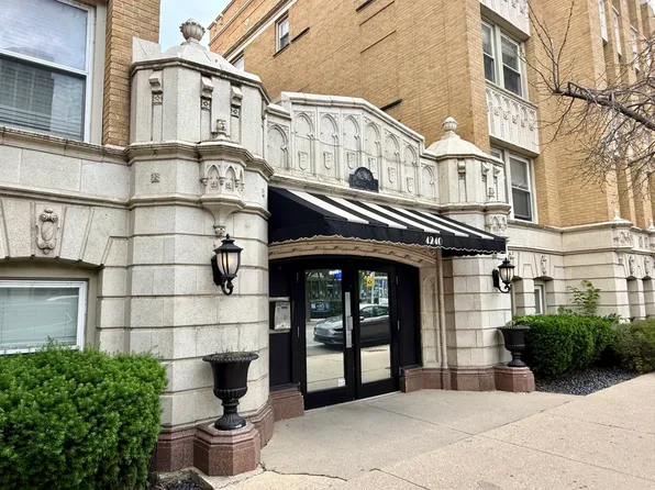 4240 N Clarendon Ave APT 404N, Chicago, IL 60613