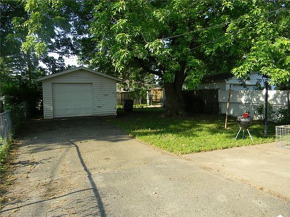 2nd image of 3915 E Fletcher Ave