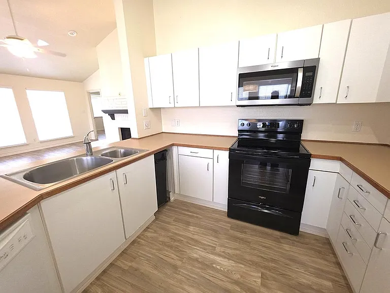 210 Oak Bay St #703 — Photo 11