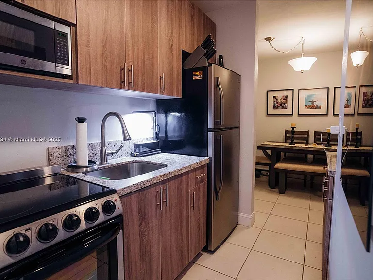 7901 SW 64th Ave #6 — Photo 13