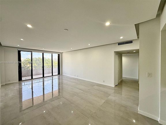 3rd image of 151 Crandon Blvd APT 524