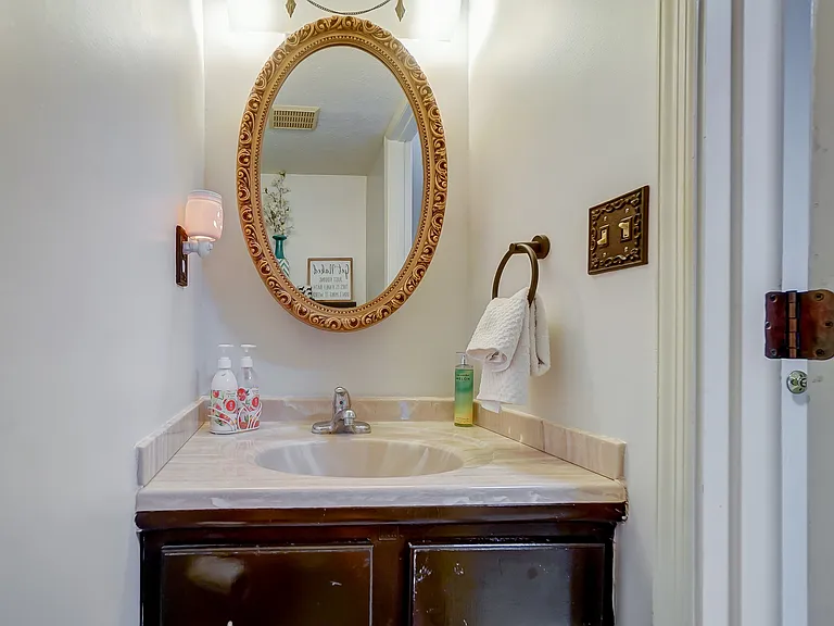 8064 Hetz Dr — Photo 20